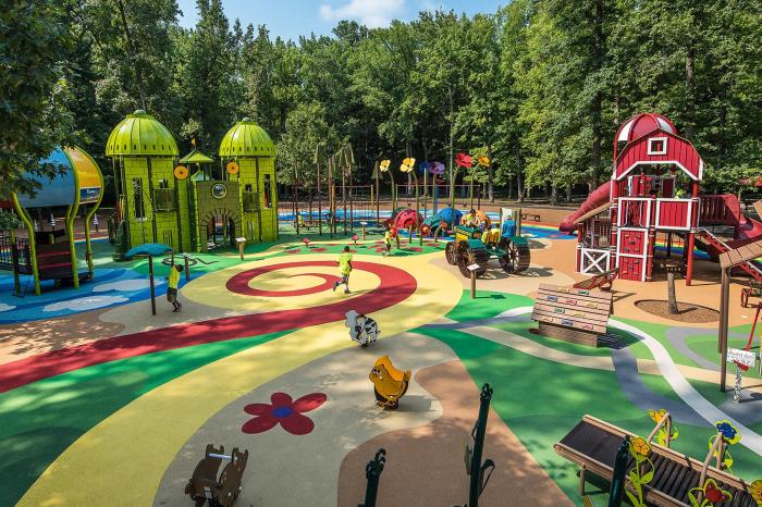 Top-rated hotels with playgrounds for kids